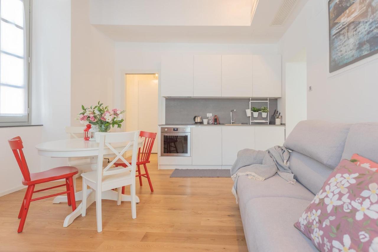 Independence Apartment With Balcony By Rent All Como Exterior foto