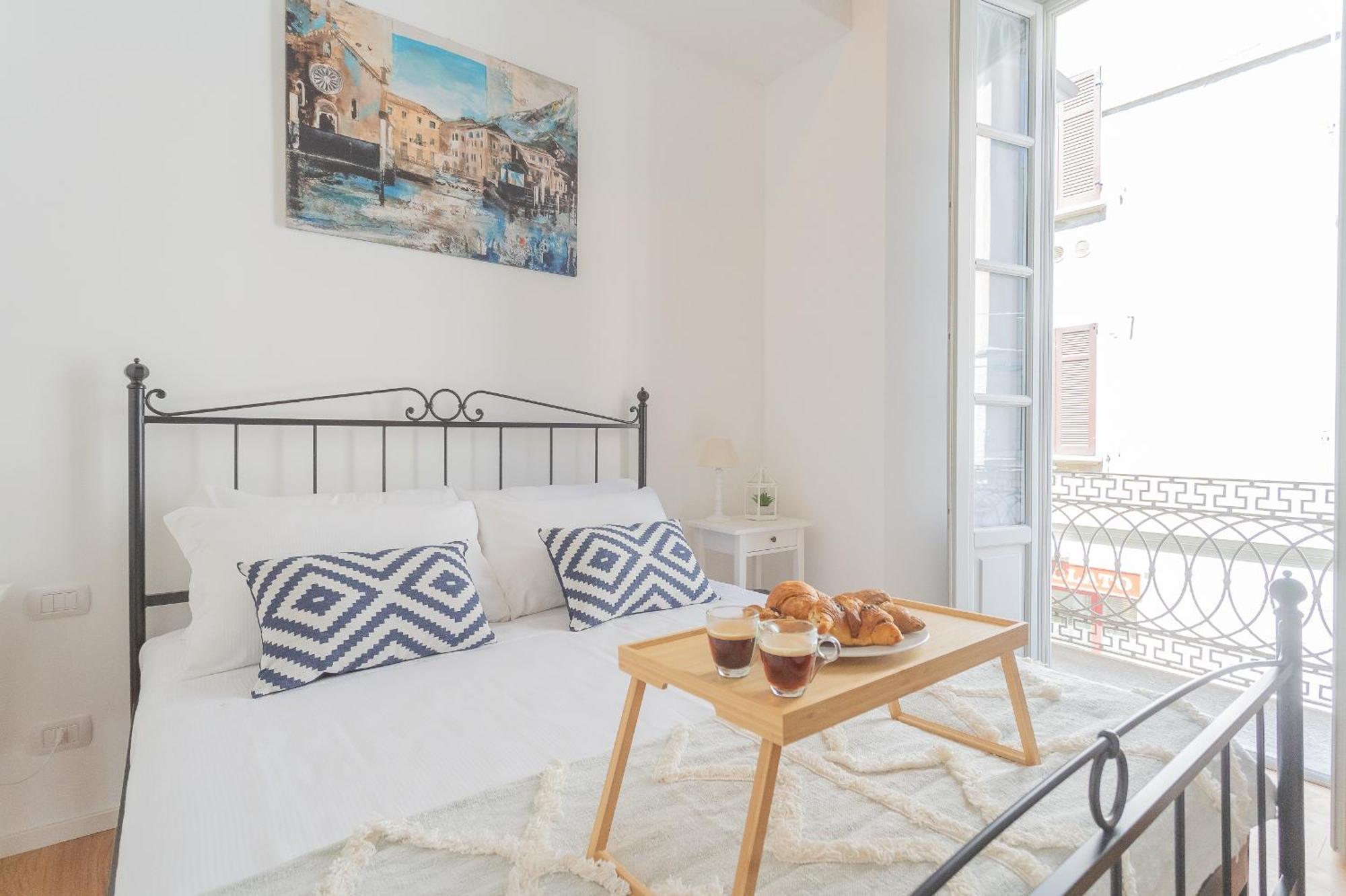 Independence Apartment With Balcony By Rent All Como Exterior foto
